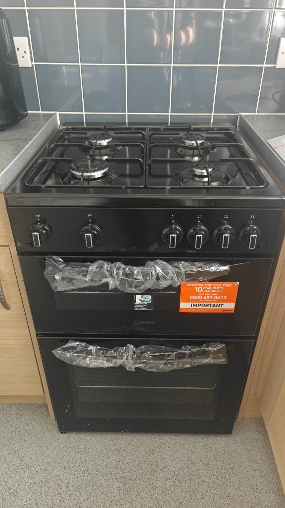 Black Indesit double oven gas cooker freshly installed